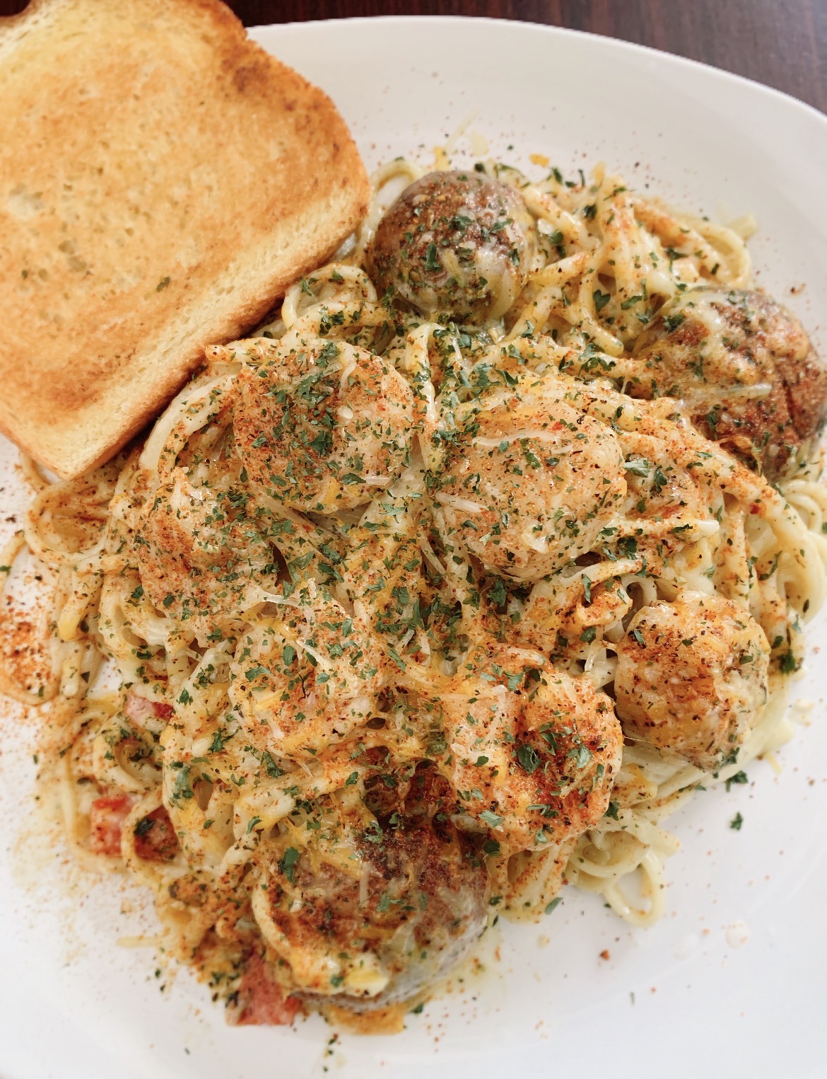 Creamy shrimp pasta with meatballs and toast